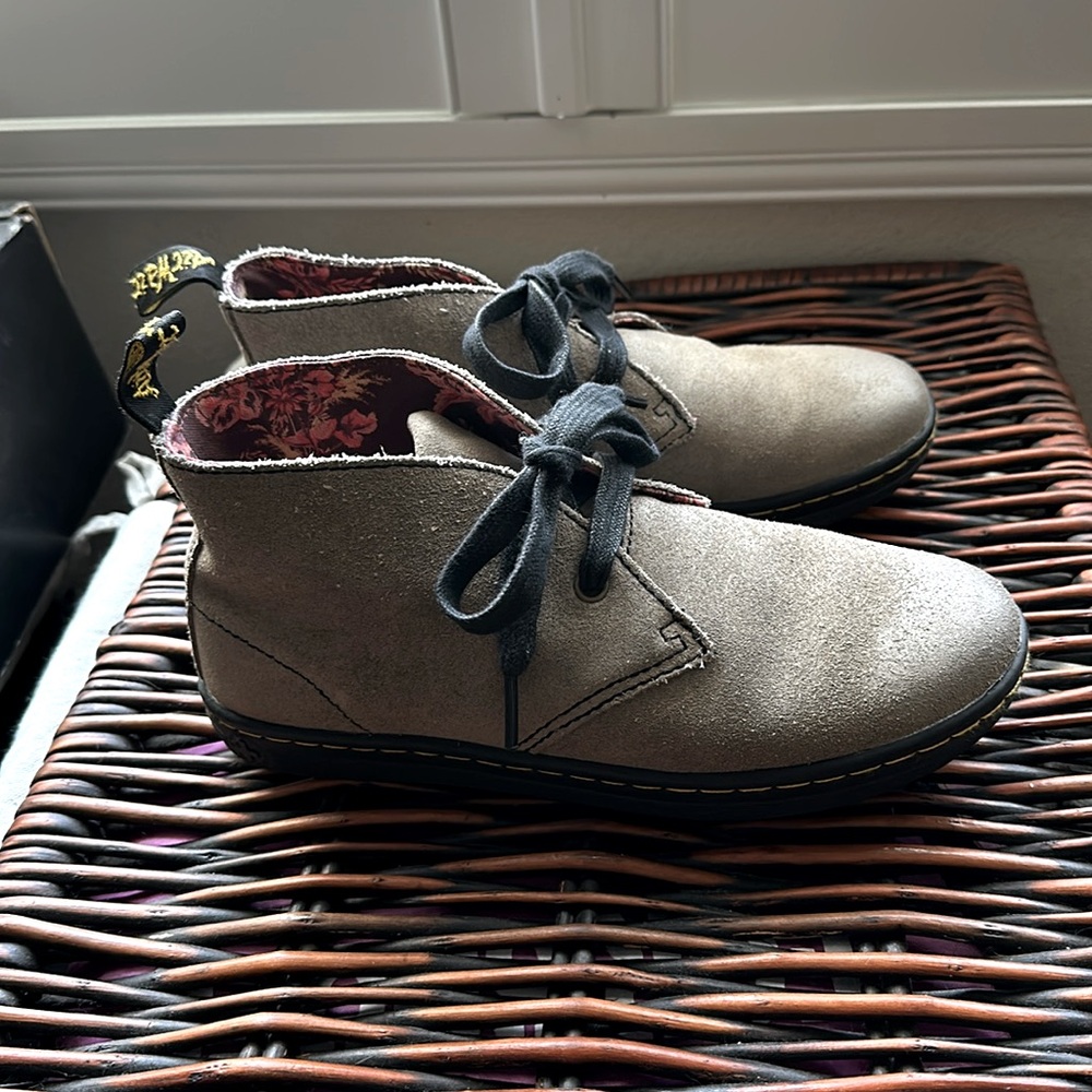 Dr Martens Henny suede Chukka Boots US 6 EU 37 beige